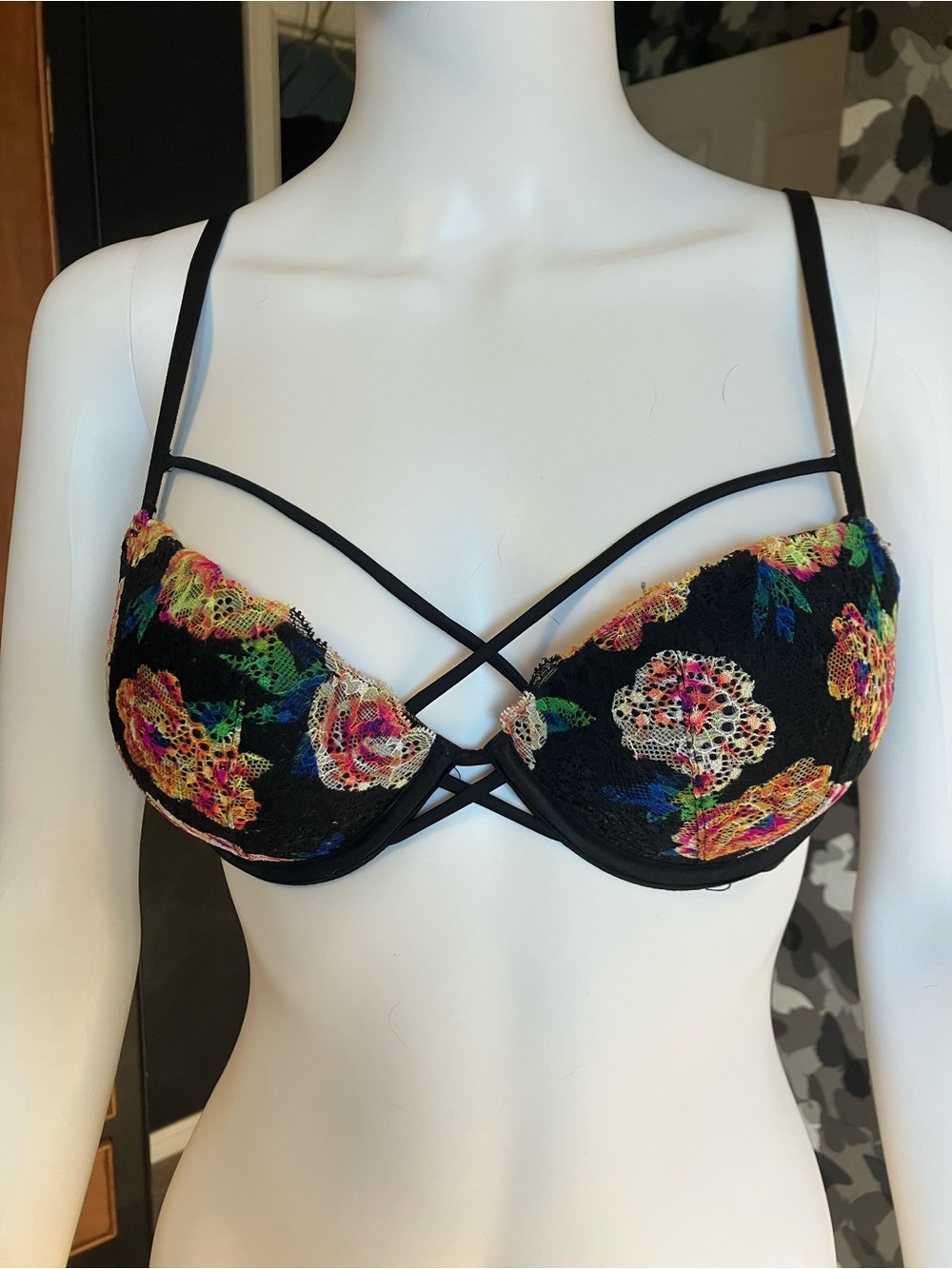 PINK Victoria's Secret Black Floral Lace Crisscross Push-Up Bra